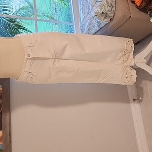 NWOT White Embroidered Bottom Jeans